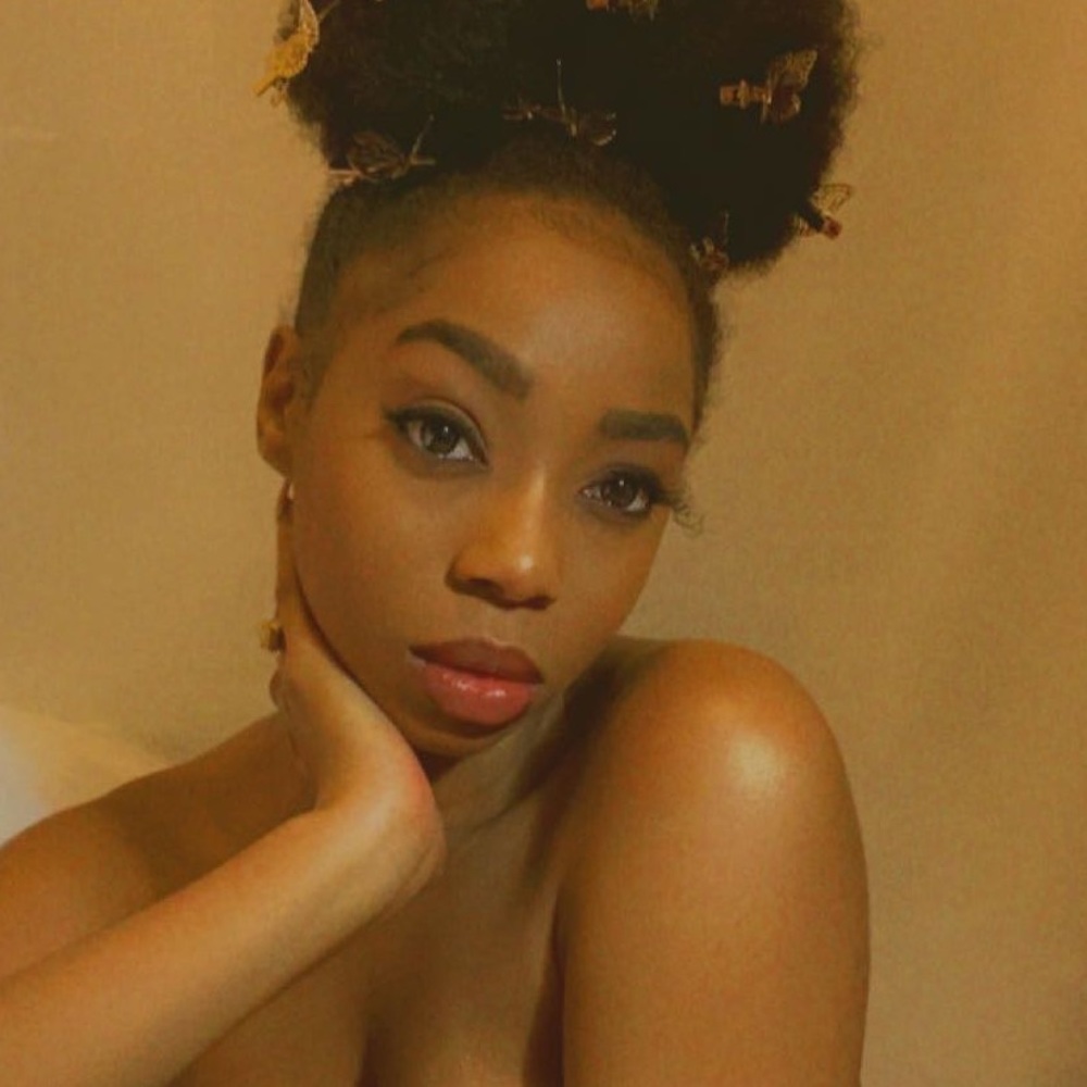 Meet your Posher, Asheea J